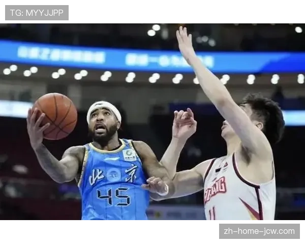 麦基半场助攻张才仁命中三分，策应能力丰富北汽战术